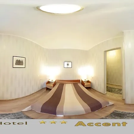 Family Accent מלון