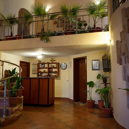 Family Accent Hotel